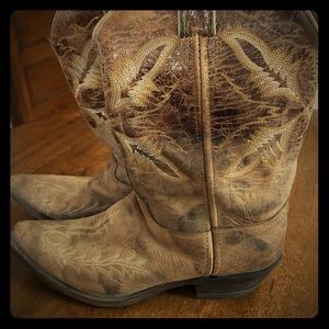 Justin’s cowgirl boots